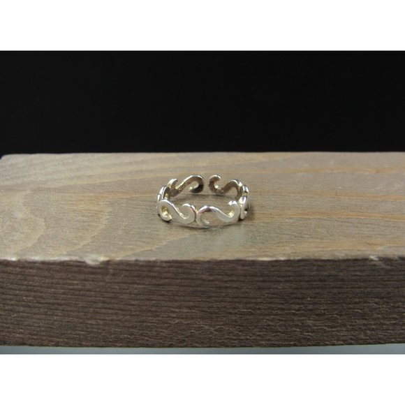 Size 2.5 Sterling Silver Small Fancy Swirls Toe Band Ring Vintage Statement - Picture 1 of 8